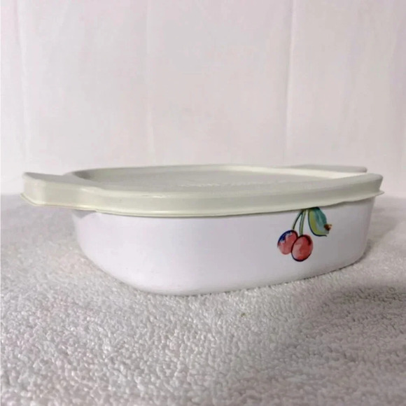 Vintage Corningware Cherry Fruits Pattern Square Casserole With Rubber Tight Lid - Picture 3 of 16